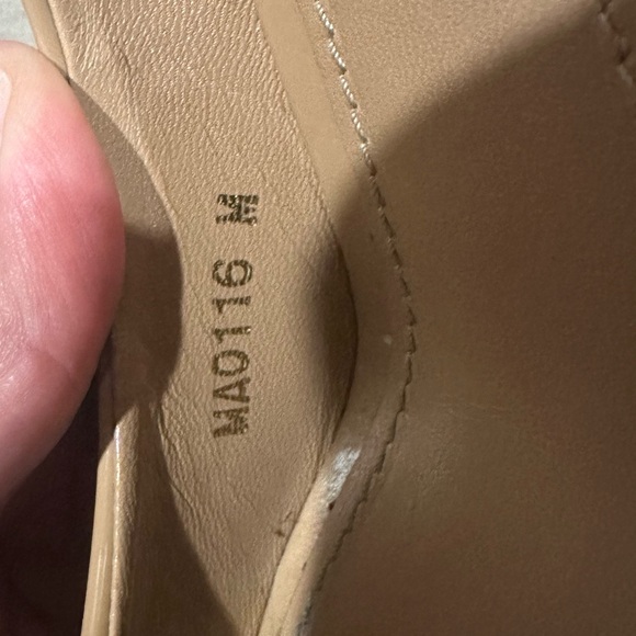 Louis Vuitton shoes - Picture 7 of 11